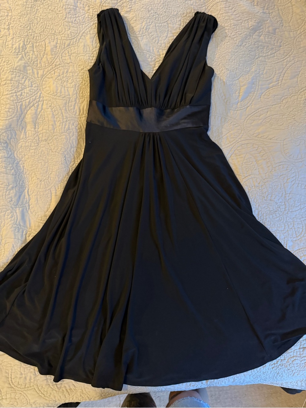 Jones New York Black V-Neck A-Line chiffon Dress
